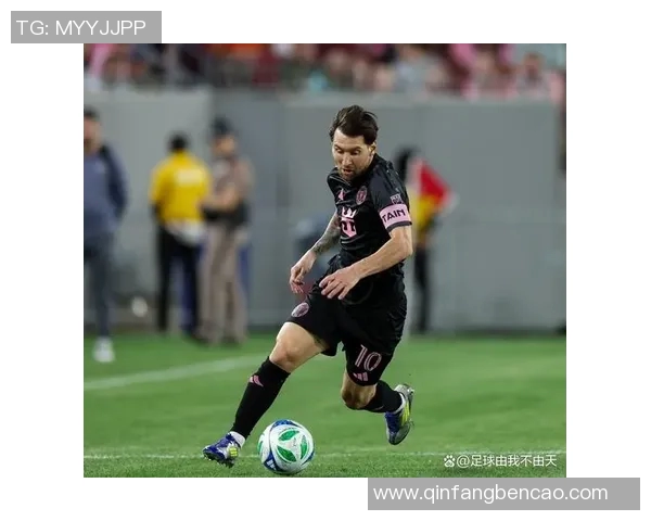 男生谈论足球明星的魅力与影响力探讨